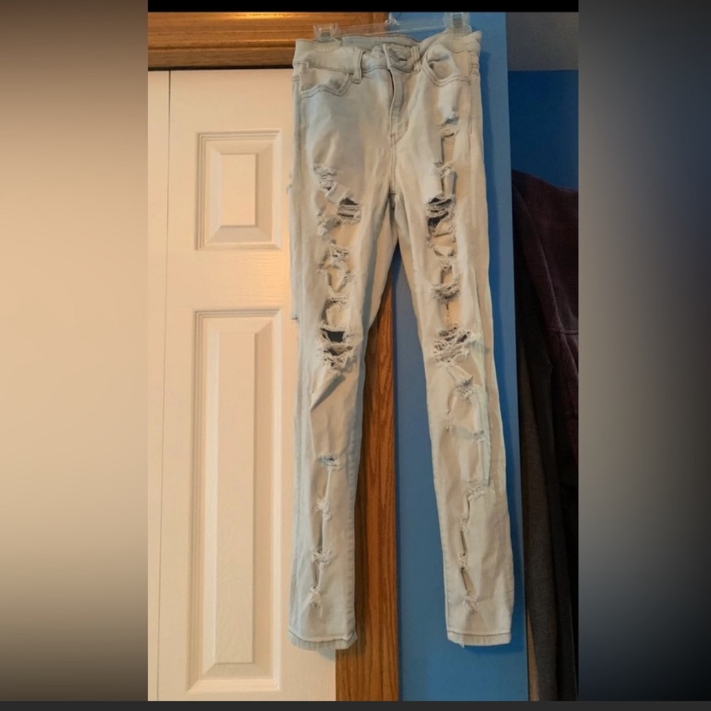 American Eagle Super Stretch Light Wash Distress Jean